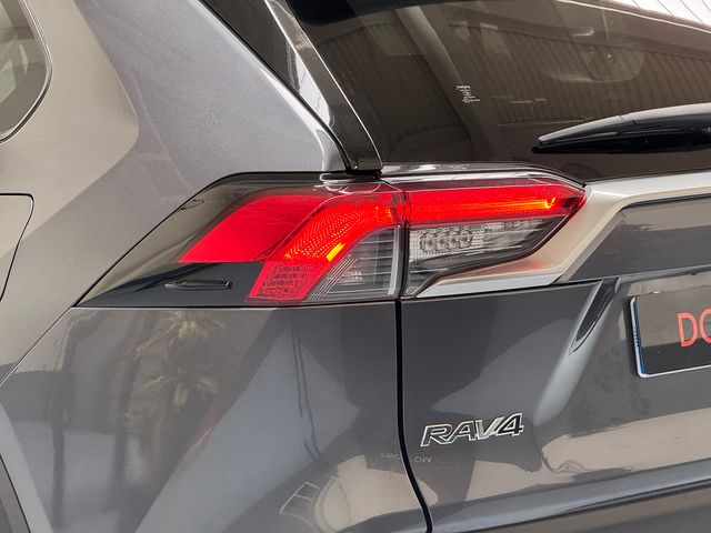 TOYOTA Rav4 2.5l 220H Advance