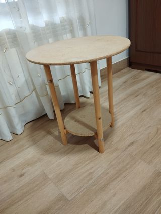 Mesa redonda 50cm de diámetro y 50cm de alto.

