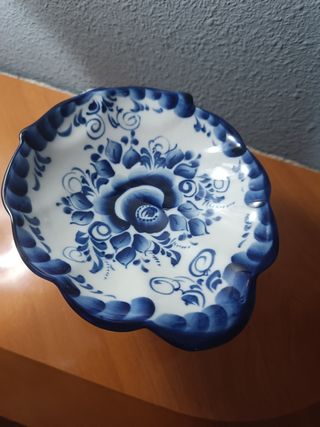 Cerámica rusa para caviar.