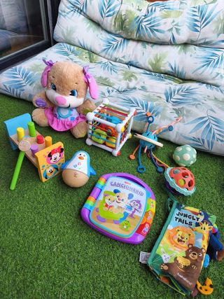 Lote juguetes bebé:perrita musical, libro..