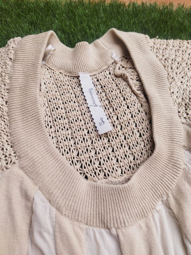 Vestido beige Stradivarius