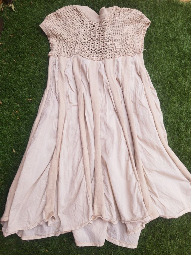 Vestido beige Stradivarius