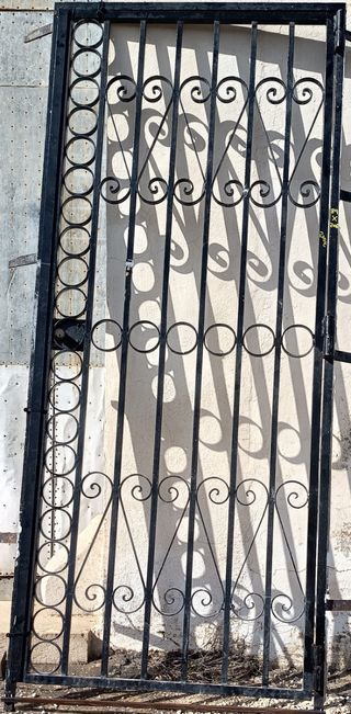 Puerta hierro forja antigua