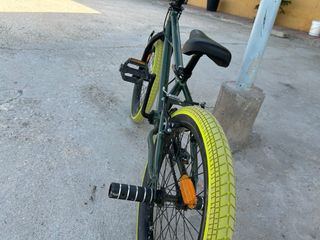 Bicicleta BMX verde