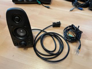Altavoces Logitech 5.1 - Sistema de sonido