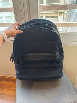Mochila negra acolchada