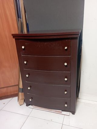 Máquina coser antigua con mueble