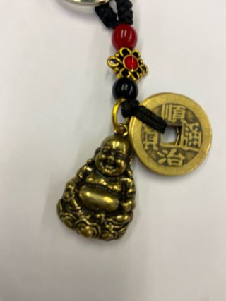 Llavero Buda chino con moneda