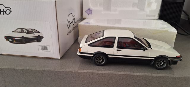 Toyota Sprinter Trueno AE86 Otto Mobile 1:18