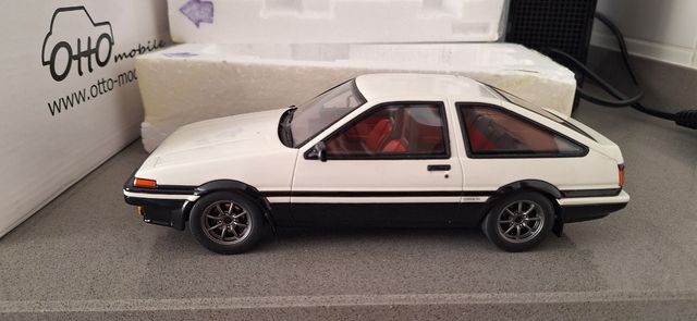 Toyota Sprinter Trueno AE86 Otto Mobile 1:18