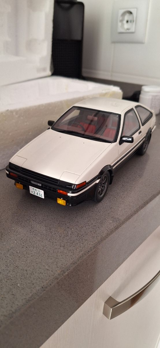 Toyota Sprinter Trueno AE86 Otto Mobile 1:18