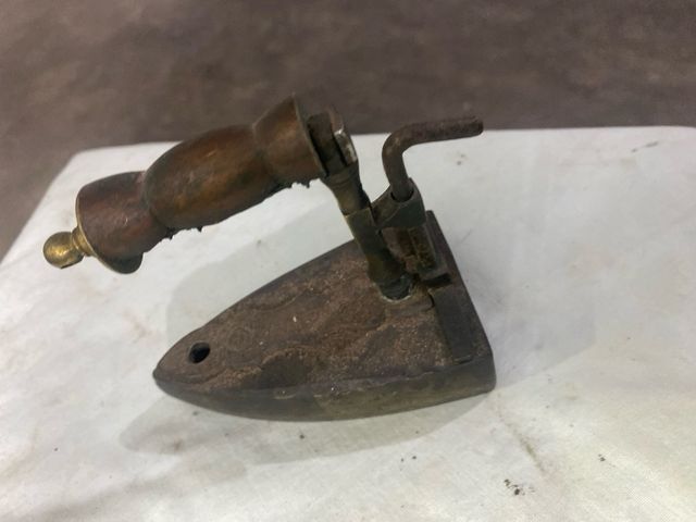 Ferro da stiro antico bronzo