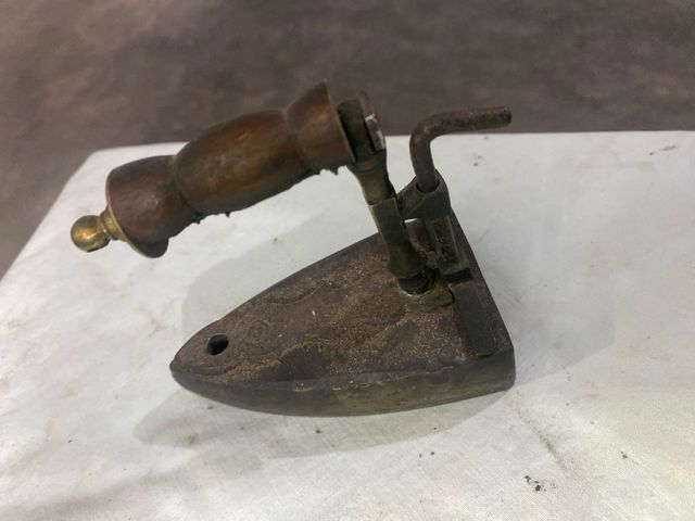 Ferro da stiro antico bronzo