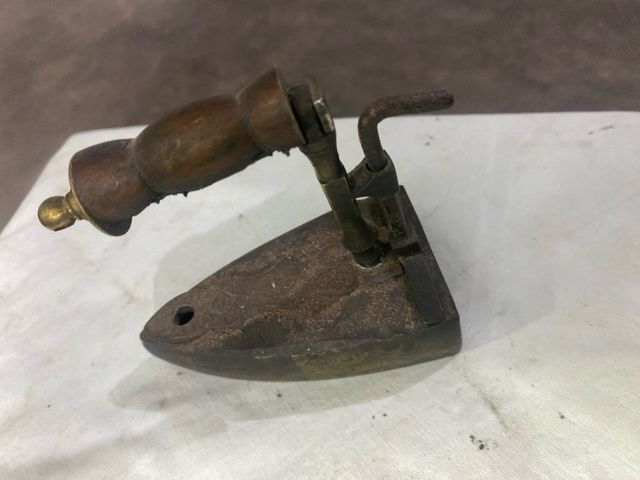 Ferro da stiro antico bronzo