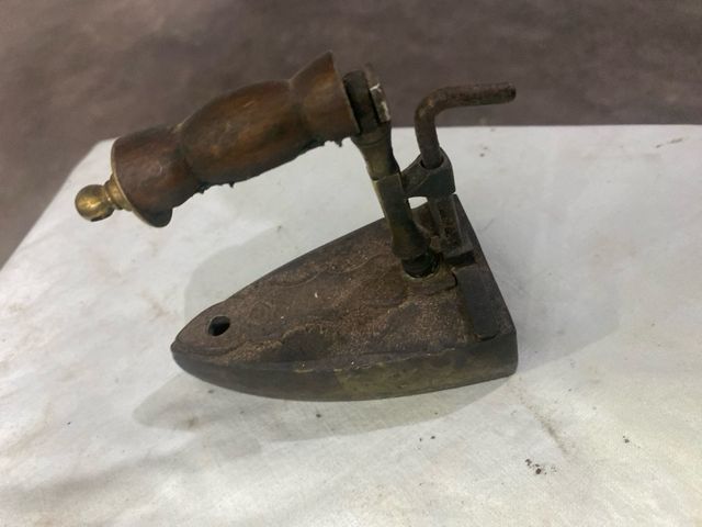 Ferro da stiro antico bronzo