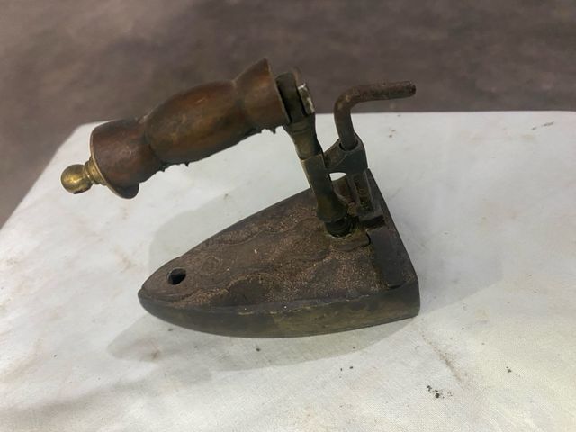 Ferro da stiro antico bronzo