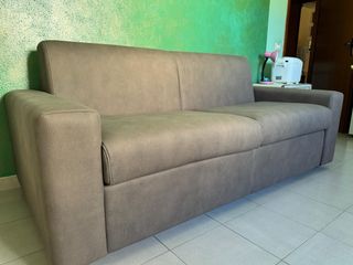 Divano letto marrone usato poco