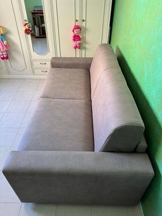 Divano letto marrone usato poco