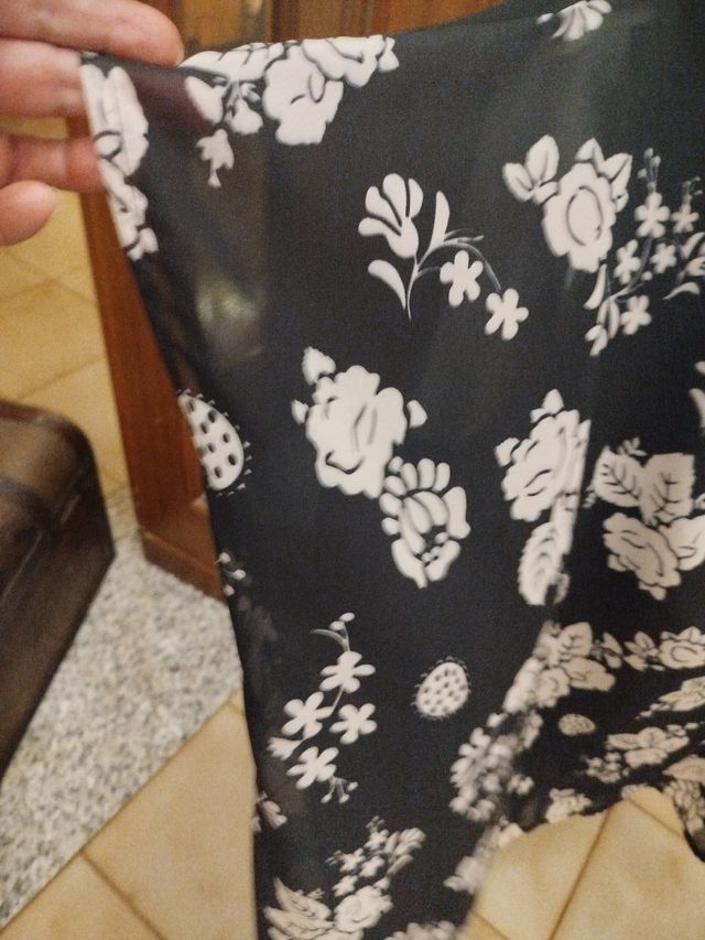 Casacca nera  e rosa pallido con motivo  floreale