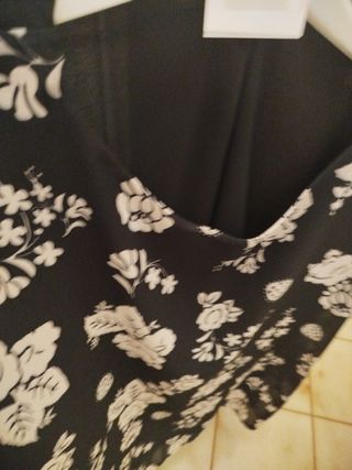 Casacca nera  e rosa pallido con motivo  floreale