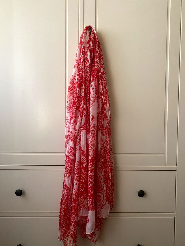 Pañuelo Cortefiel rojo-blanco