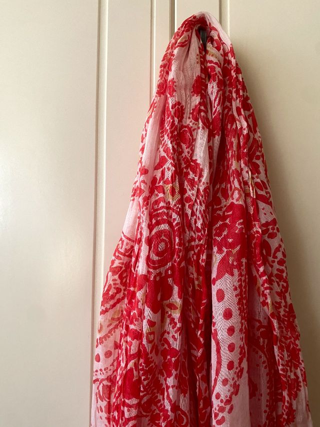 Pañuelo Cortefiel rojo-blanco