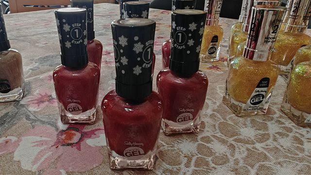 gel de uñas Sally Hansen - Rojo y Dorado