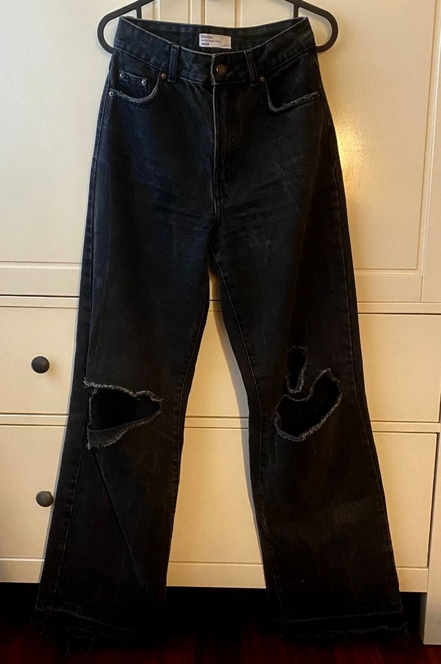 Vaqueros Bershka negros wide leg, talla XS