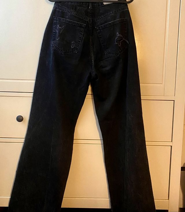 Vaqueros Bershka negros wide leg, talla XS