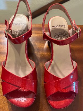 Sandalias Wonders rojas
