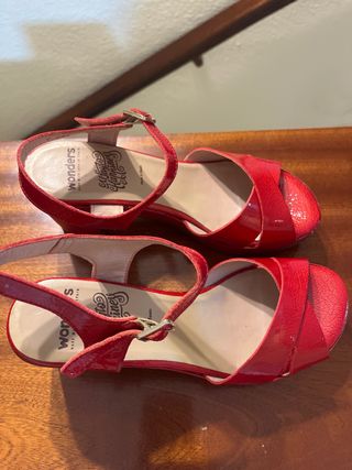 Sandalias Wonders rojas