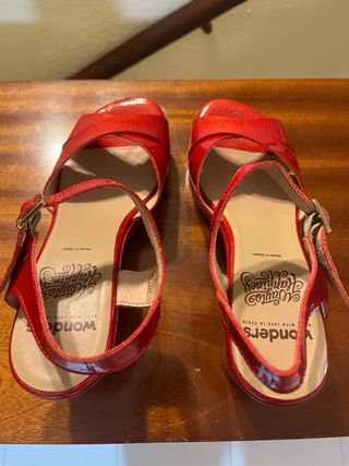 Sandalias Wonders rojas