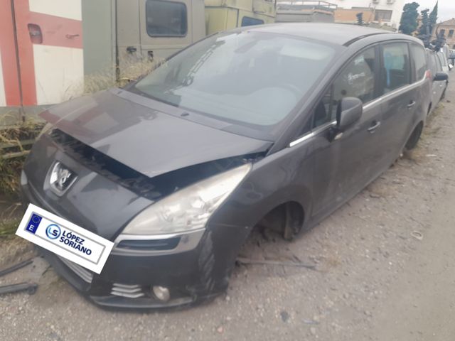 Peugeot 5008 - 2013