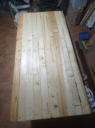 Mesa de madera rústica