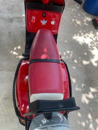 Vespa TX roja clásica