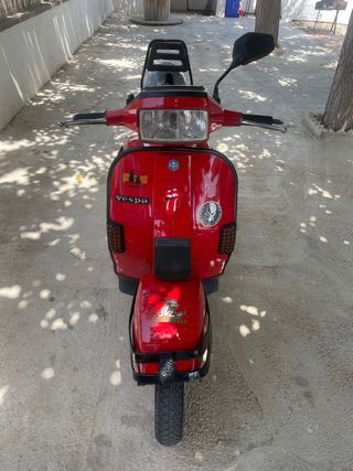 Vespa TX roja clásica