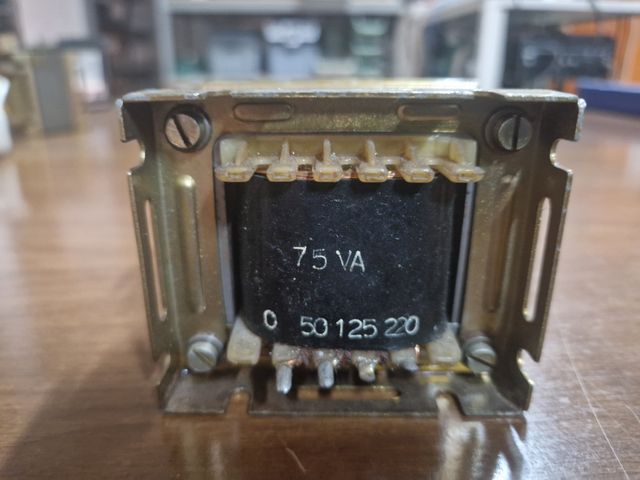 Autotrasformatore dim. 78x70x65(H) mm. potenza 75V