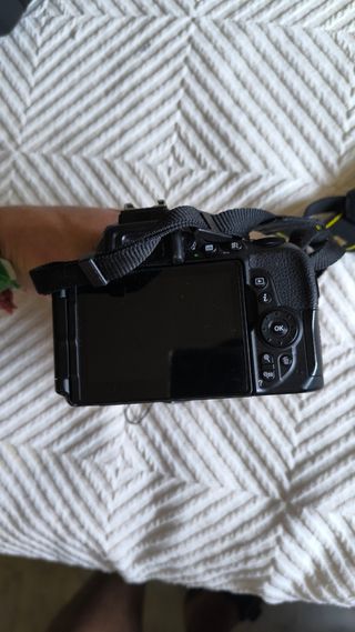 Nikon D5600 + Objetivo 17-50mm