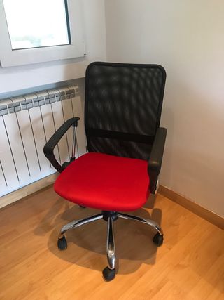Silla oficina roja giratoria