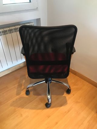 Silla oficina roja giratoria