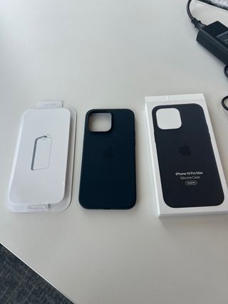 Funda silicona negra iPhone 14 Pro Max MagSafe