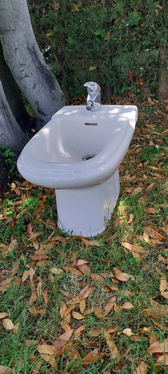 Bidé porcelana blanco marca ROCA