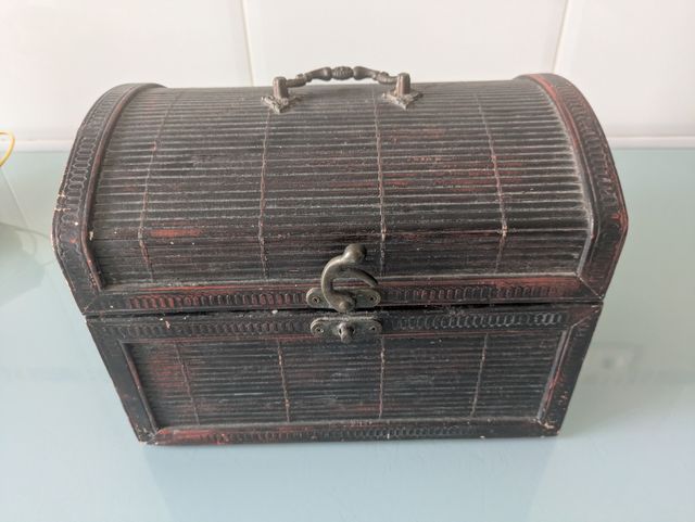 Baúl madera bambú vintage.