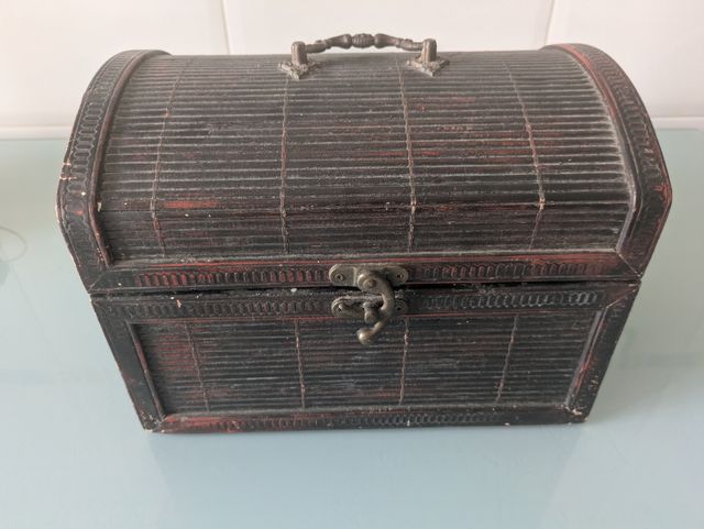 Baúl madera bambú vintage.