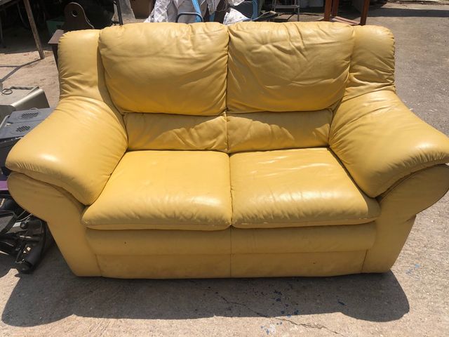 Sofá piel sintética amarillo