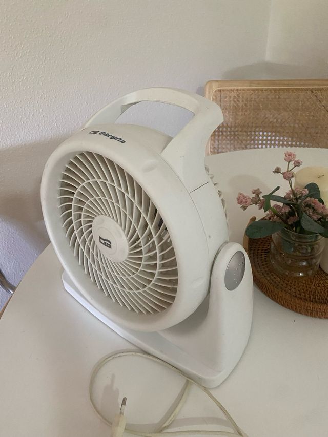 Ventilador blanco retro