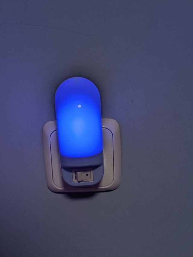 Luz nocturna LED - Lámpara de enchufe