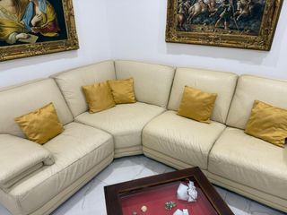Divano in pelle beige