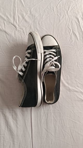 Zapatillas negras estilo Converse