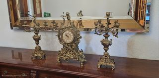 Orologio e lampadari in bronzo dorato